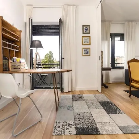 Lovely In - Minutes Ride To The Beach Apartment