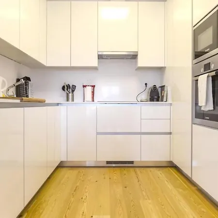 Lovely In - Minutes Ride To The Beach Apartment *