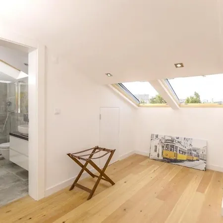 Lovely In - Minutes Ride To The Beach Apartment